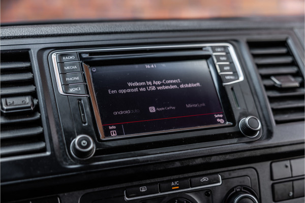 Volkswagen Transporter 2.0 TDI 150 PK L2H1 | Bi-Xenon | ACC | Navigatie | CarPlay | 3-Zitter | Elek achterklep | Trekhaak | Nieuwe APK | Orig. NL Auto