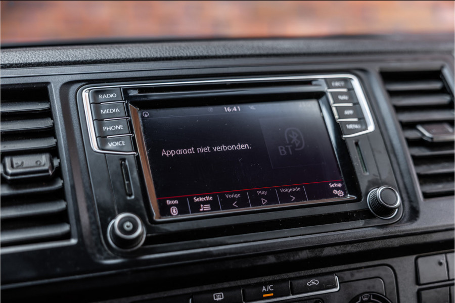 Volkswagen Transporter 2.0 TDI 150 PK L2H1 | Bi-Xenon | ACC | Navigatie | CarPlay | 3-Zitter | Elek achterklep | Trekhaak | Nieuwe APK | Orig. NL Auto