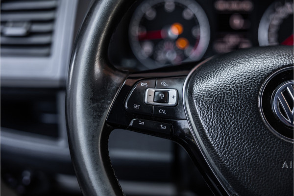 Volkswagen Transporter 2.0 TDI 150 PK L2H1 | Bi-Xenon | ACC | Navigatie | CarPlay | 3-Zitter | Elek achterklep | Trekhaak | Nieuwe APK | Orig. NL Auto