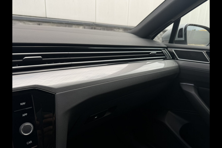 Volkswagen Passat Variant 1.4 TSI PHEV GTE Business | Pano | Elek. Trekhaak | Head-Up | Carplay | LED | Camera | Navi | Alcantara