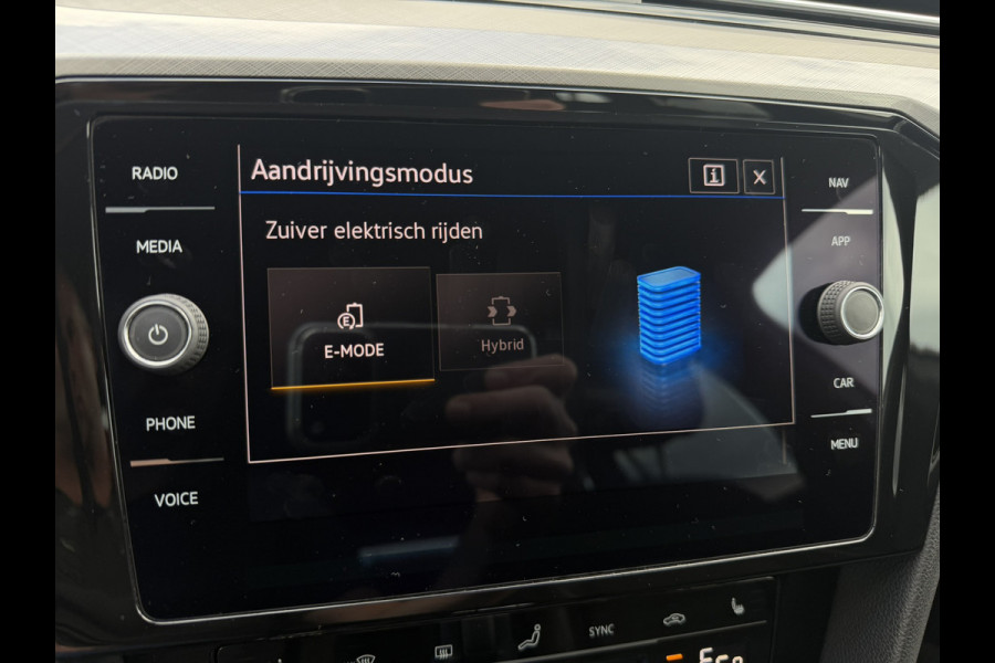 Volkswagen Passat Variant 1.4 TSI PHEV GTE Business | Pano | Elek. Trekhaak | Head-Up | Carplay | LED | Camera | Navi | Alcantara