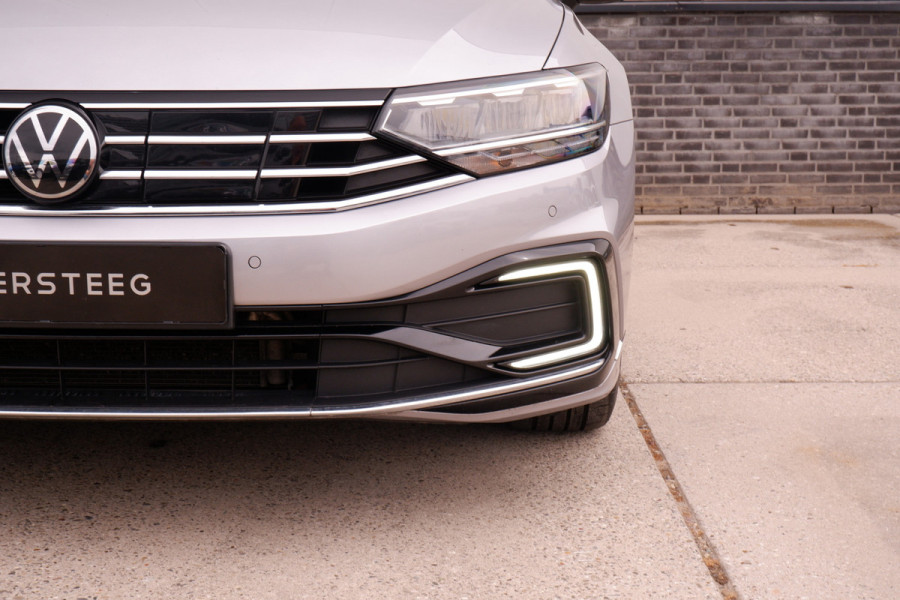 Volkswagen Passat Variant 1.4 TSI PHEV GTE Business | Pano | Elek. Trekhaak | Head-Up | Carplay | LED | Camera | Navi | Alcantara