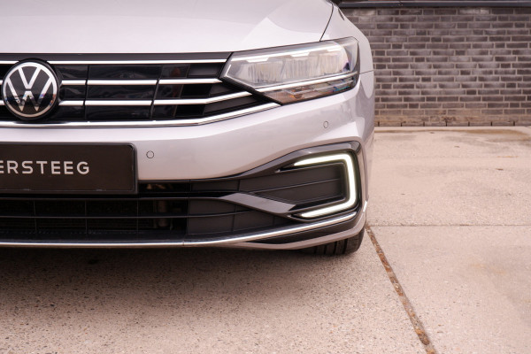 Volkswagen Passat Variant 1.4 TSI PHEV GTE Business | Pano | Elek. Trekhaak | Head-Up | Carplay | LED | Camera | Navi | Alcantara