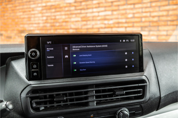 Opel Vivaro 2.0 BlueHdi L3 DC | Dubbel cabine | 6-Zitter | Automaat | Navigatie | Camera | Trekhaak | PDC | Nieuwe APK | Treeplanken | Spoilerkit