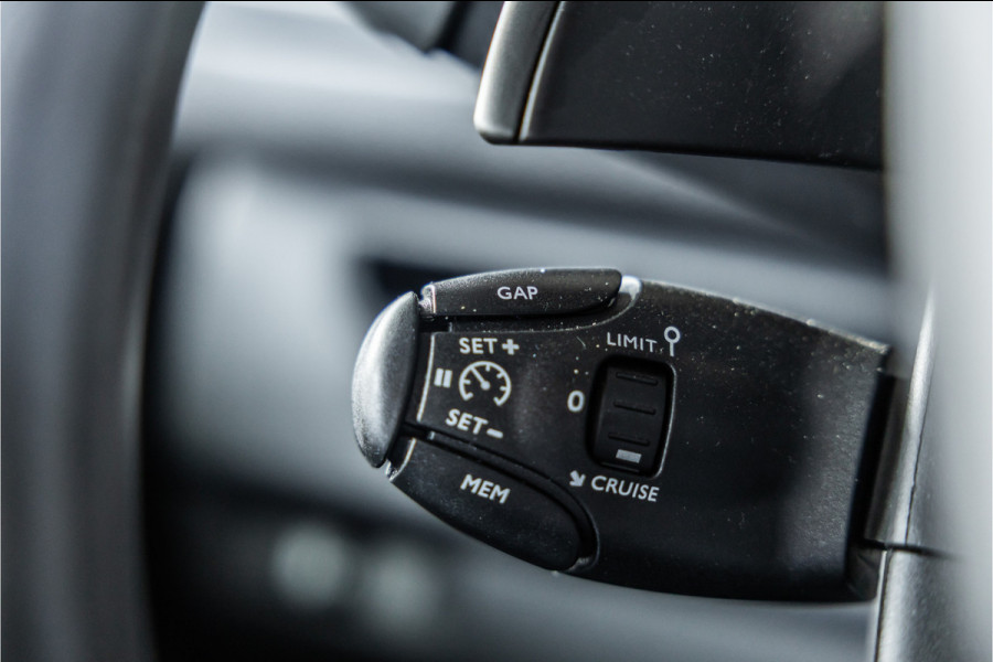 Opel Vivaro 2.0 BlueHDi L3 DC | Dubbel cabine | 6-Zitter | Navigatie | Camera | CarPlay | Dodehoek detector | Imperiaal | Trekhaak | F1 Flippers | Airco | Dealer onderhouden | Nieuwe APK