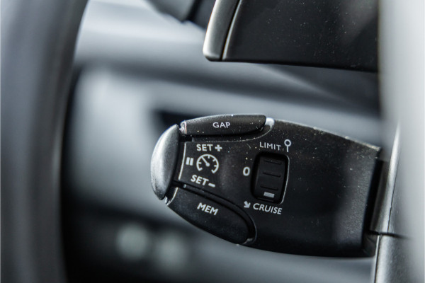 Opel Vivaro 2.0 BlueHDi L3 DC | Dubbel cabine | 6-Zitter | Navigatie | Camera | CarPlay | Dodehoek detector | Imperiaal | Trekhaak | F1 Flippers | Airco | Dealer onderhouden | Nieuwe APK