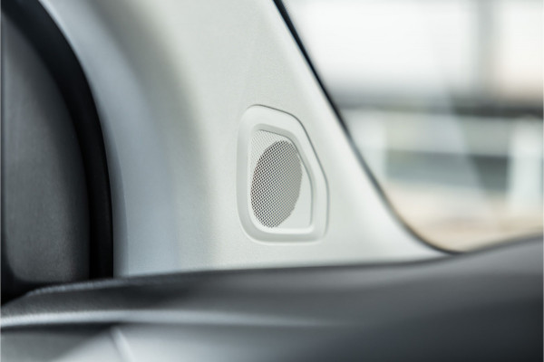 Opel Vivaro 2.0 BlueHDi L3 DC | Dubbel cabine | 6-Zitter | Navigatie | Camera | CarPlay | Dodehoek detector | Imperiaal | Trekhaak | F1 Flippers | Airco | Dealer onderhouden | Nieuwe APK