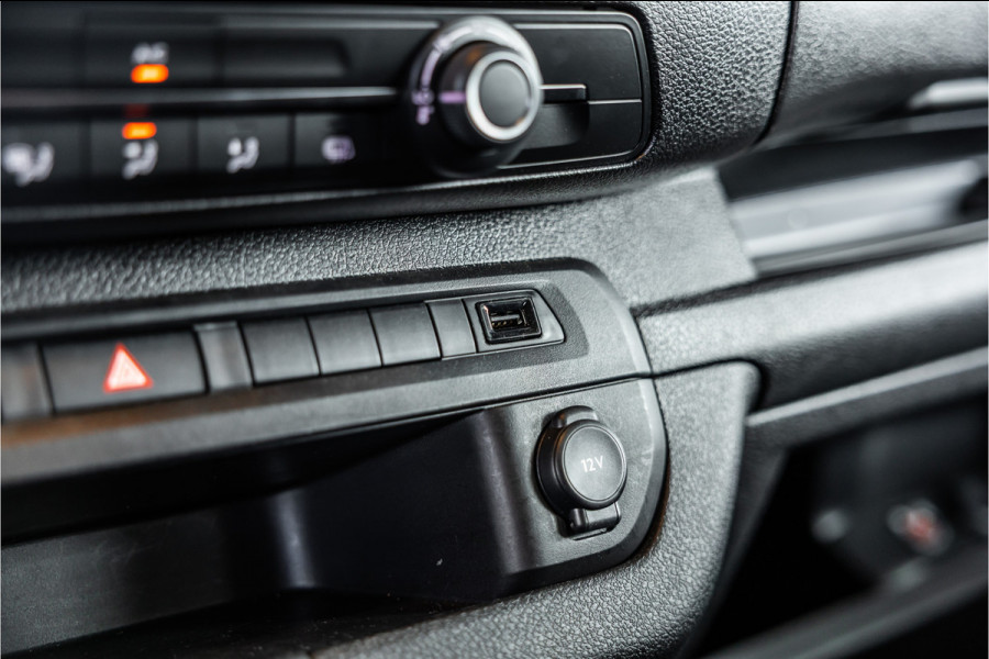 Opel Vivaro 2.0 BlueHDi L3 DC | Dubbel cabine | 6-Zitter | Navigatie | Camera | CarPlay | Dodehoek detector | Imperiaal | Trekhaak | F1 Flippers | Airco | Dealer onderhouden | Nieuwe APK