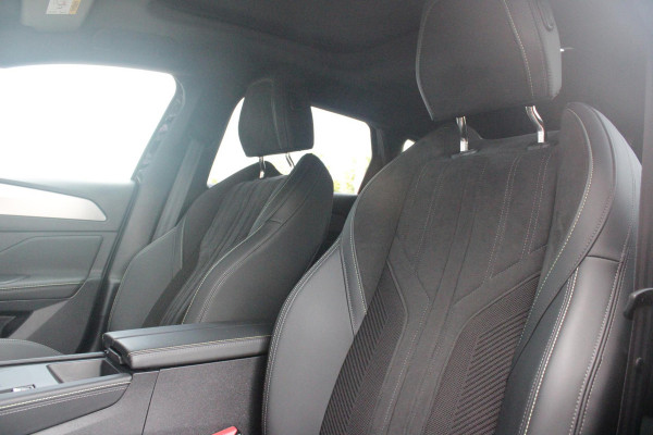 Peugeot 308 SW 1.6 Plug-in Hybrid 225 GT | PANORAMA SCHUIF/KANTEL DAK | 18" LICHTMETALEN VELGEN | ACHTERUITRIJ CAMERA | PARKEERSENSOREN VOOR + ACHTER | LED MATRIX KOPLAMPEN | NAVIGATIE | ELEKTRISCH BEDIENBARE BESTUURDERSSTOEL MET MASSAGE FUNCTIE | STOEL VERWAMING | DRAADLOZE APPLE CARPLAY/ANDROID AUTO | DODEHOEK DETECTIE | KEYLESS ENTRY/START | ADAPTIVE CRUISE CONTROL | NAVIGATIE |