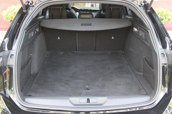 Peugeot 308 SW 1.6 Plug-in Hybrid 225 GT | PANORAMA SCHUIF/KANTEL DAK | 18" LICHTMETALEN VELGEN | ACHTERUITRIJ CAMERA | PARKEERSENSOREN VOOR + ACHTER | LED MATRIX KOPLAMPEN | NAVIGATIE | ELEKTRISCH BEDIENBARE BESTUURDERSSTOEL MET MASSAGE FUNCTIE | STOEL VERWAMING | DRAADLOZE APPLE CARPLAY/ANDROID AUTO | DODEHOEK DETECTIE | KEYLESS ENTRY/START | ADAPTIVE CRUISE CONTROL | NAVIGATIE |