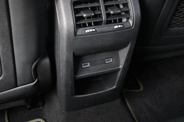 Peugeot 308 SW 1.6 Plug-in Hybrid 225 GT | PANORAMA SCHUIF/KANTEL DAK | 18" LICHTMETALEN VELGEN | ACHTERUITRIJ CAMERA | PARKEERSENSOREN VOOR + ACHTER | LED MATRIX KOPLAMPEN | NAVIGATIE | ELEKTRISCH BEDIENBARE BESTUURDERSSTOEL MET MASSAGE FUNCTIE | STOEL VERWAMING | DRAADLOZE APPLE CARPLAY/ANDROID AUTO | DODEHOEK DETECTIE | KEYLESS ENTRY/START | ADAPTIVE CRUISE CONTROL | NAVIGATIE |