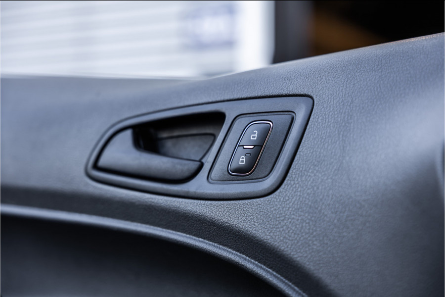 Ford Transit Connect 1.0 Ecoboost L2 | 3-Zitter | Sortimo inrichting | Navigatie | Camera | CarPlay | Stoelverwarming | Airco | MF Stuur | Dealer onderhouden | Nieuwe APK