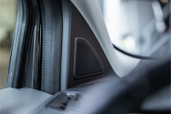 Ford Transit Connect 1.0 Ecoboost L2 | 3-Zitter | Sortimo inrichting | Navigatie | Camera | CarPlay | Stoelverwarming | Airco | MF Stuur | Dealer onderhouden | Nieuwe APK