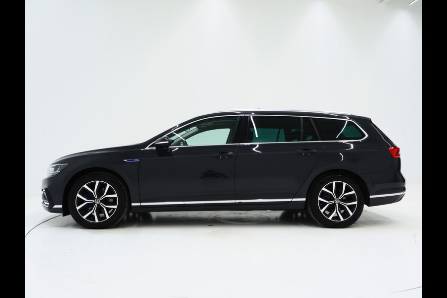 Volkswagen Passat Variant 1.4 TSI PHEV GTE | Panoramadak | Leder | Trekhaak | Massage | Adaptive Cruise | Camera | Dodehoek