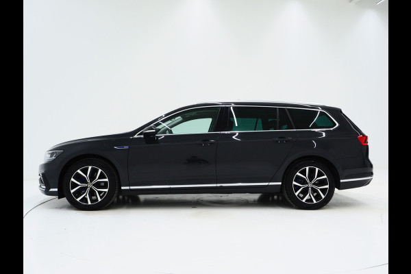 Volkswagen Passat Variant 1.4 TSI PHEV GTE | Panoramadak | Leder | Trekhaak | Massage | Adaptive Cruise | Camera | Dodehoek