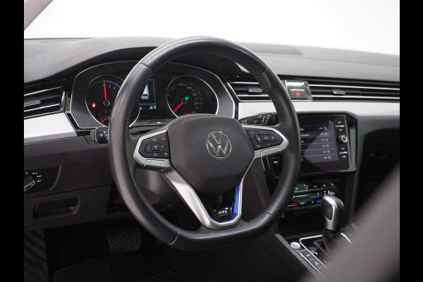 Volkswagen Passat Variant 1.4 TSI PHEV GTE | Panoramadak | Leder | Trekhaak | Massage | Adaptive Cruise | Camera | Dodehoek