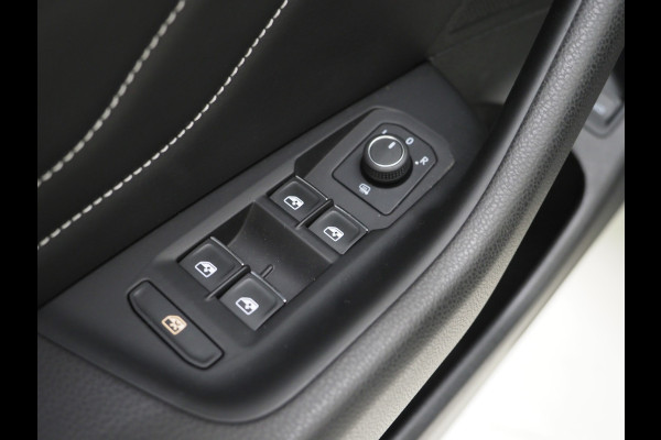Volkswagen Passat Variant 1.4 TSI PHEV GTE | Panoramadak | Leder | Trekhaak | Massage | Adaptive Cruise | Camera | Dodehoek