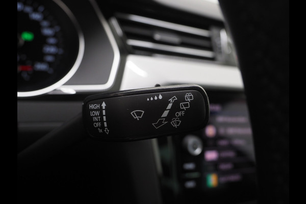 Volkswagen Passat Variant 1.4 TSI PHEV GTE | Panoramadak | Leder | Trekhaak | Massage | Adaptive Cruise | Camera | Dodehoek