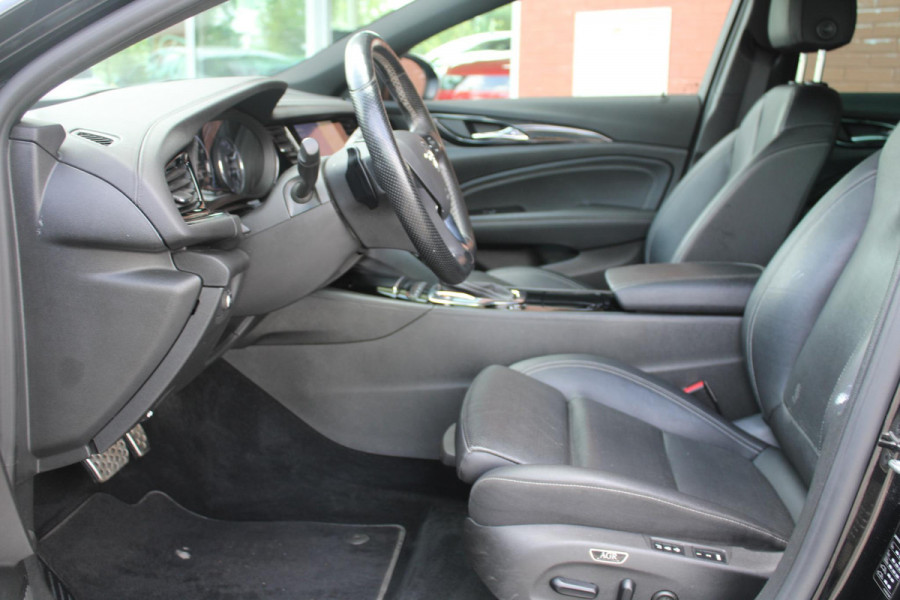 Opel Insignia Sports Tourer 1.6 Turbo 200 PK Innovation Automaat | Trekhaak | Leren bekleding | 18 INCH Lichtmetalen Velgen | Camera | Navigatie