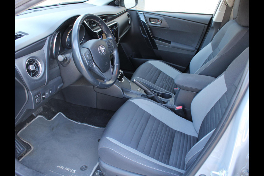 Toyota Auris Touring Sports 1.8 Hybrid Dynamic | STOELVERWARMING | NAVIGATIE | CRUISE CONTROL |