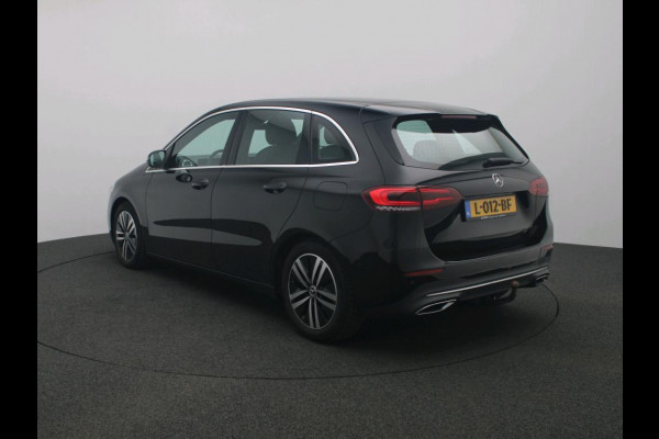 Mercedes-Benz B-Klasse 180 Business Solution Luxury Trekhaak | Parkeerpakket met achteruitrijcamera | Ledkoplampen | Sfeerverlichting | Stoelverwarming. Inclusief 24 maanden MB Certified garantie voor Europa.
