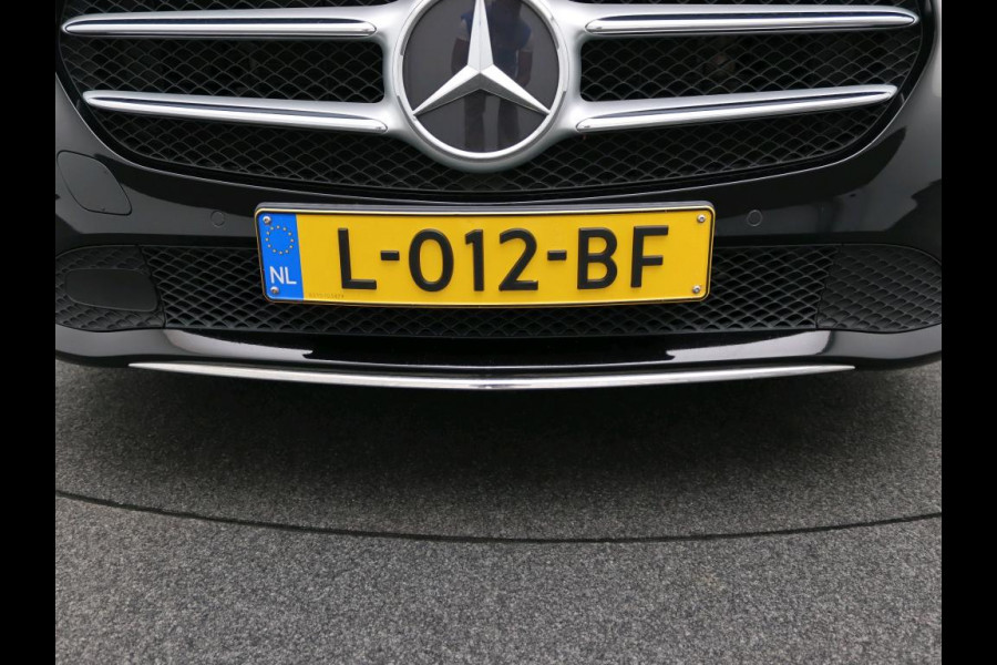 Mercedes-Benz B-Klasse 180 Business Solution Luxury Trekhaak | Parkeerpakket met achteruitrijcamera | Ledkoplampen | Sfeerverlichting | Stoelverwarming. Inclusief 24 maanden MB Certified garantie voor Europa.