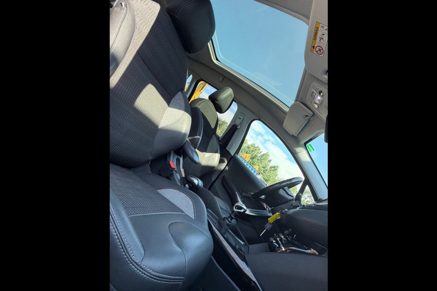 Peugeot 2008 1.2 PureTech / Pano / Navi / Leder / 131 PK
