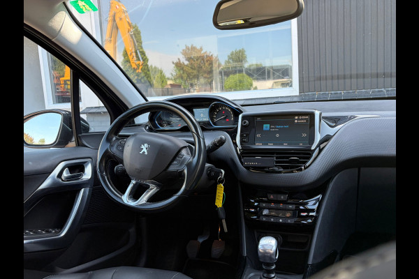 Peugeot 2008 1.2 PureTech / Pano / Navi / Leder / 131 PK