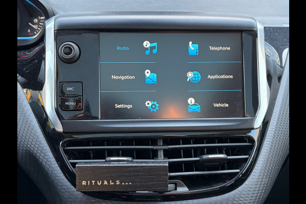 Peugeot 2008 1.2 PureTech / Pano / Navi / Leder / 131 PK
