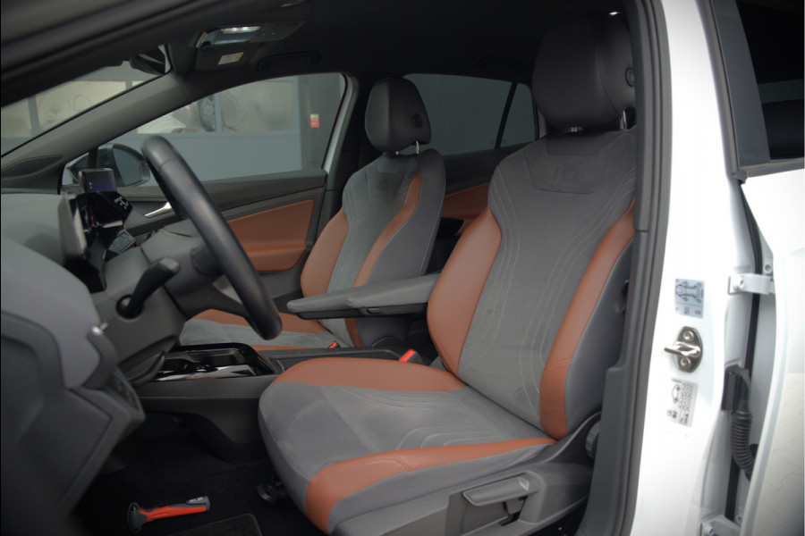 Volkswagen ID.4 First 77 kWh | Stoelverwarming | Stuurverwarming | Adaptive Cruise Control | Navigatie | Apple Carplay | Keyless | Camera | Parkeersensoren | NAP | BTW | Dealer Onderhouden | SOH 93,7%