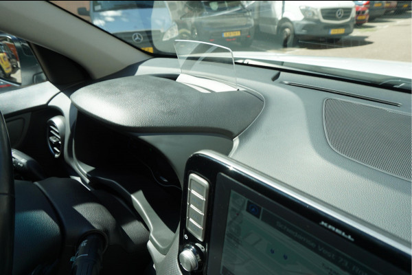 Hyundai Kona EV Premium 64 kWh | SOH 99.2% | Trekhaak | Leer | Adaptive + Lane + Blindspot | Premium Audio + Apple + All Season banden | Dealer onderhouden