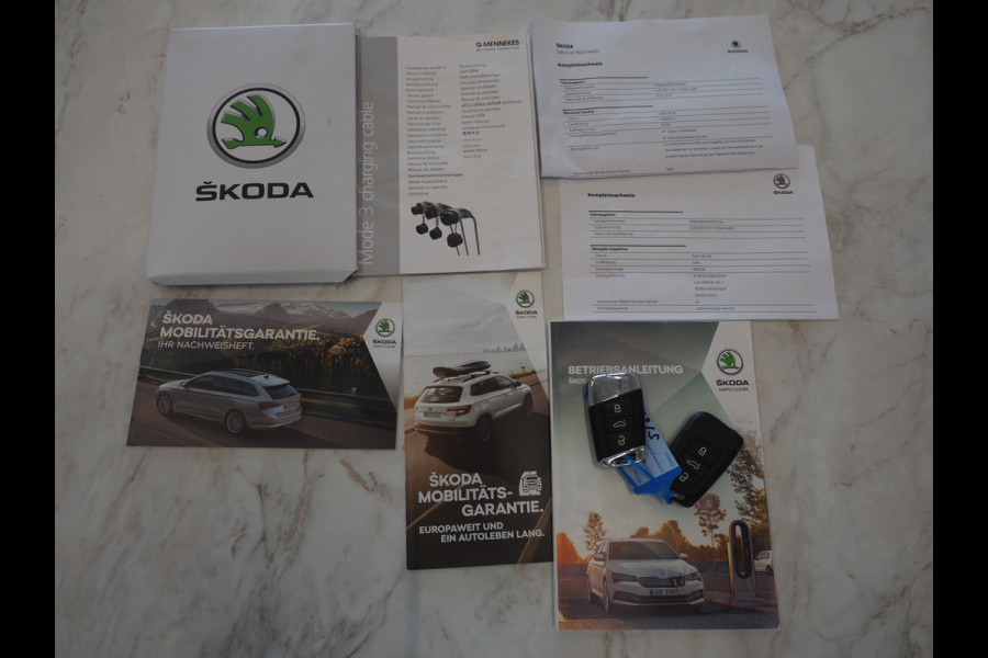 Škoda Superb Combi 1.4 TSI iV 218PK | Leder/Alcantara | Trekhaak | Memory | Virtual | Adaptive Cruise | PDC | Carplay
