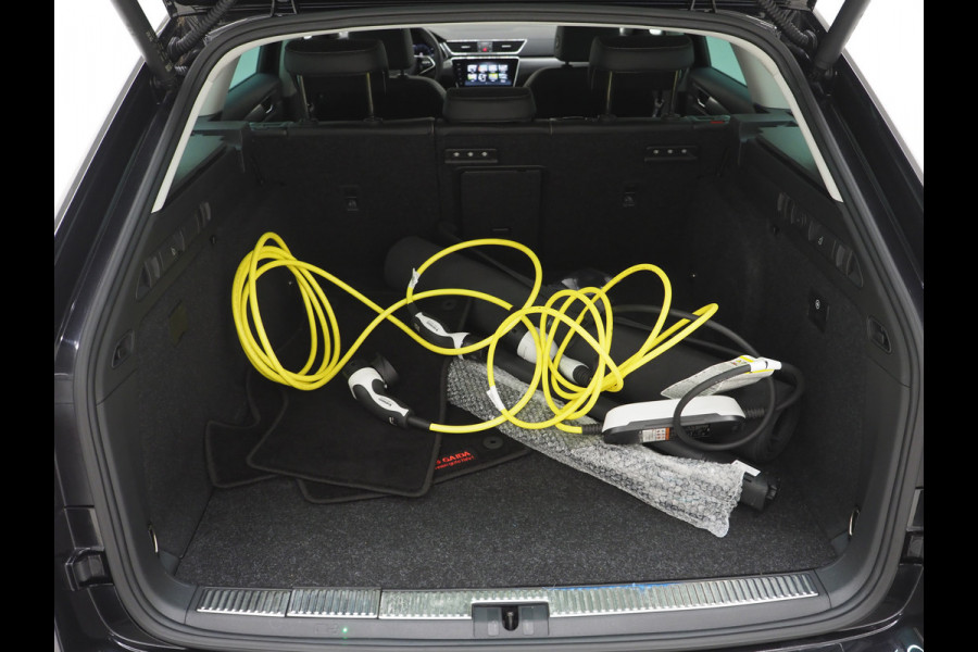 Škoda Superb Combi 1.4 TSI iV 218PK | Leder/Alcantara | Trekhaak | Memory | Virtual | Adaptive Cruise | PDC | Carplay