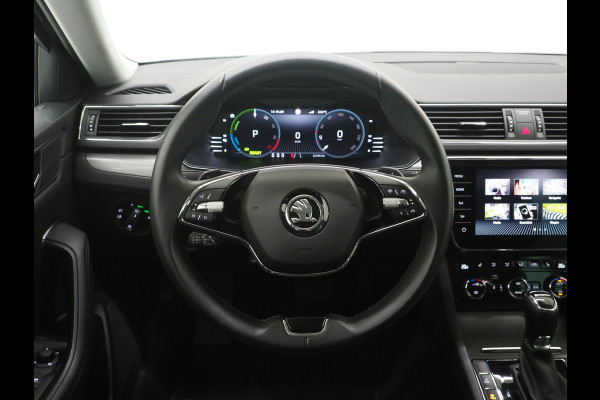 Škoda Superb Combi 1.4 TSI iV 218PK | Leder/Alcantara | Trekhaak | Memory | Virtual | Adaptive Cruise | PDC | Carplay
