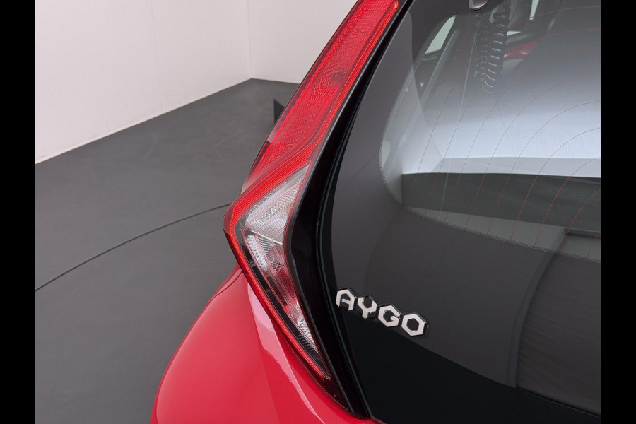 Toyota Aygo 1.0 VVT-i x-play VAN: 15.900,- VOOR: 13.877,- UW WKVOORDEEL: 2.023,- | AUTOMAAT | APPLE CARPLAY / ANDROID AUTO | CAMERA | AIRCO | ONDERHOUD UITGEVOERD | DIRECT LEVERBAAR |