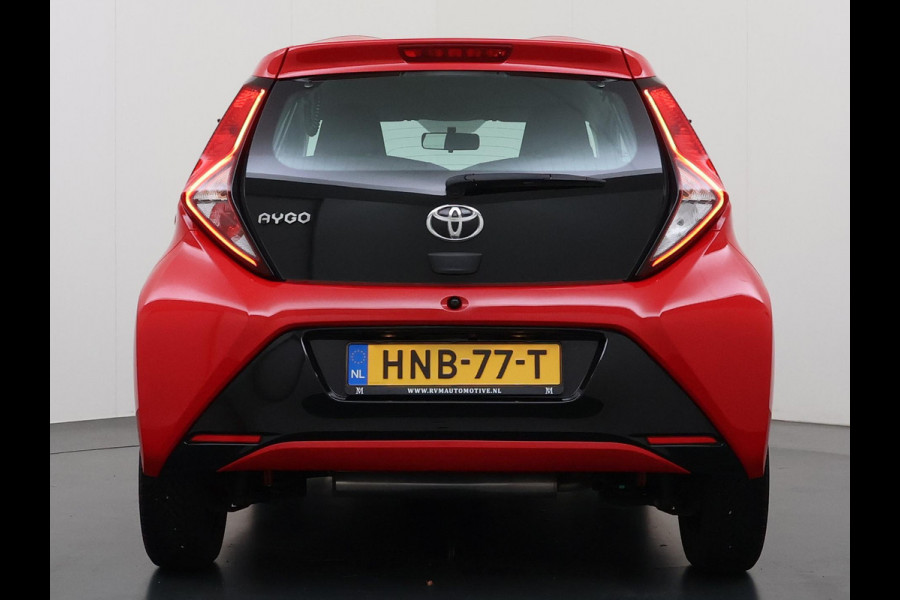 Toyota Aygo 1.0 VVT-i x-play VAN: 15.900,- VOOR: 13.877,- UW WKVOORDEEL: 2.023,- | AUTOMAAT | APPLE CARPLAY / ANDROID AUTO | CAMERA | AIRCO | ONDERHOUD UITGEVOERD | DIRECT LEVERBAAR |