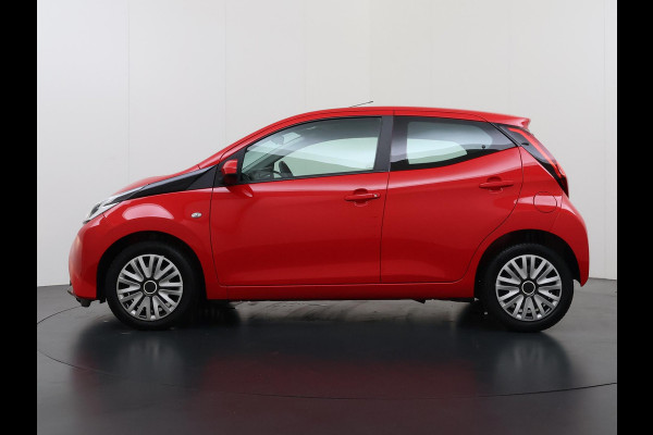 Toyota Aygo 1.0 VVT-i x-play VAN: 15.900,- VOOR: 13.877,- UW WKVOORDEEL: 2.023,- | AUTOMAAT | APPLE CARPLAY / ANDROID AUTO | CAMERA | AIRCO | ONDERHOUD UITGEVOERD | DIRECT LEVERBAAR |