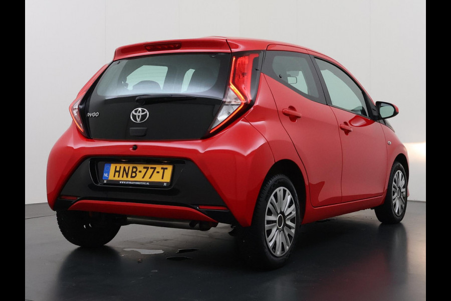 Toyota Aygo 1.0 VVT-i x-play VAN: 15.900,- VOOR: 13.877,- UW WKVOORDEEL: 2.023,- | AUTOMAAT | APPLE CARPLAY / ANDROID AUTO | CAMERA | AIRCO | ONDERHOUD UITGEVOERD | DIRECT LEVERBAAR |