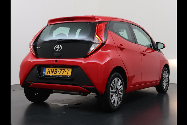 Toyota Aygo 1.0 VVT-i x-play VAN: 15.900,- VOOR: 13.877,- UW WKVOORDEEL: 2.023,- | AUTOMAAT | APPLE CARPLAY / ANDROID AUTO | CAMERA | AIRCO | ONDERHOUD UITGEVOERD | DIRECT LEVERBAAR |