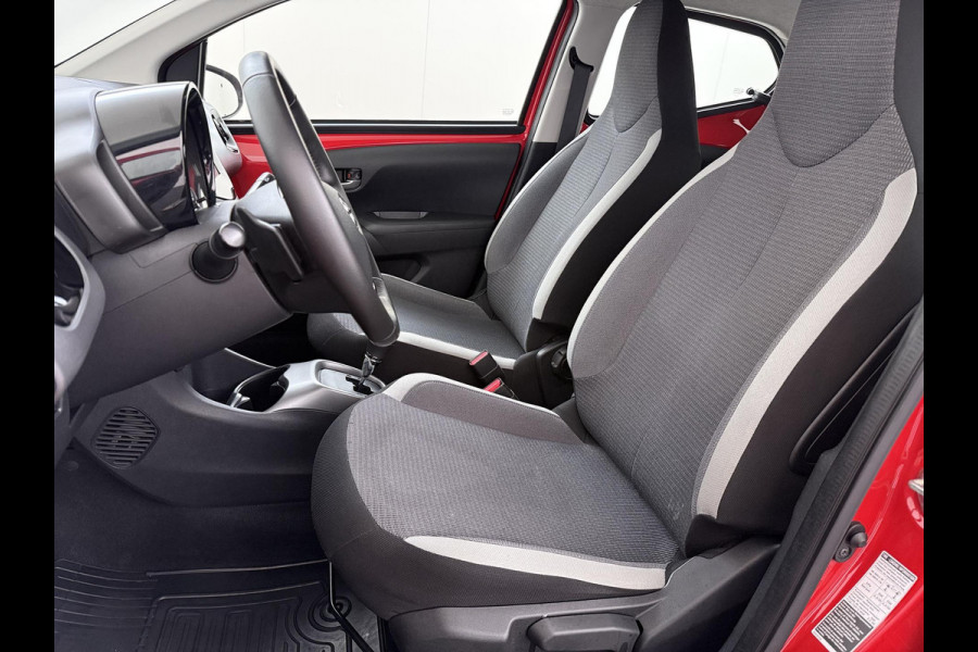 Toyota Aygo 1.0 VVT-i x-play VAN: 15.900,- VOOR: 13.877,- UW WKVOORDEEL: 2.023,- | AUTOMAAT | APPLE CARPLAY / ANDROID AUTO | CAMERA | AIRCO | ONDERHOUD UITGEVOERD | DIRECT LEVERBAAR |
