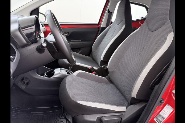 Toyota Aygo 1.0 VVT-i x-play VAN: 15.900,- VOOR: 13.877,- UW WKVOORDEEL: 2.023,- | AUTOMAAT | APPLE CARPLAY / ANDROID AUTO | CAMERA | AIRCO | ONDERHOUD UITGEVOERD | DIRECT LEVERBAAR |
