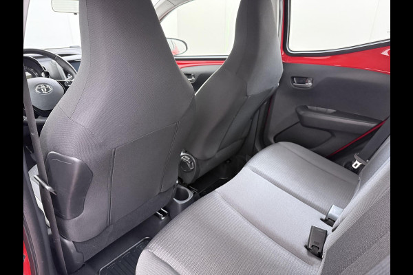 Toyota Aygo 1.0 VVT-i x-play VAN: 15.900,- VOOR: 13.877,- UW WKVOORDEEL: 2.023,- | AUTOMAAT | APPLE CARPLAY / ANDROID AUTO | CAMERA | AIRCO | ONDERHOUD UITGEVOERD | DIRECT LEVERBAAR |