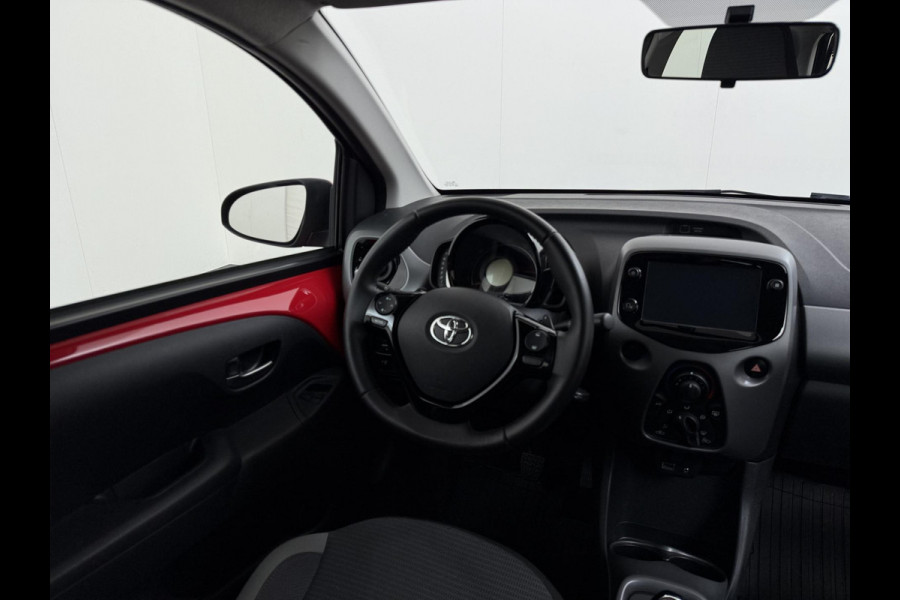 Toyota Aygo 1.0 VVT-i x-play VAN: 15.900,- VOOR: 13.877,- UW WKVOORDEEL: 2.023,- | AUTOMAAT | APPLE CARPLAY / ANDROID AUTO | CAMERA | AIRCO | ONDERHOUD UITGEVOERD | DIRECT LEVERBAAR |