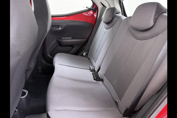 Toyota Aygo 1.0 VVT-i x-play VAN: 15.900,- VOOR: 13.877,- UW WKVOORDEEL: 2.023,- | AUTOMAAT | APPLE CARPLAY / ANDROID AUTO | CAMERA | AIRCO | ONDERHOUD UITGEVOERD | DIRECT LEVERBAAR |