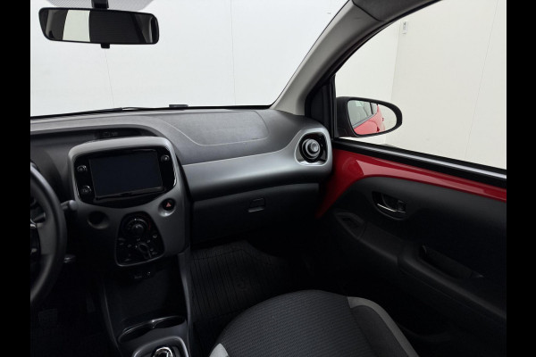 Toyota Aygo 1.0 VVT-i x-play VAN: 15.900,- VOOR: 13.877,- UW WKVOORDEEL: 2.023,- | AUTOMAAT | APPLE CARPLAY / ANDROID AUTO | CAMERA | AIRCO | ONDERHOUD UITGEVOERD | DIRECT LEVERBAAR |