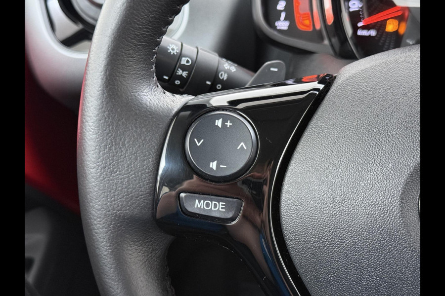Toyota Aygo 1.0 VVT-i x-play VAN: 15.900,- VOOR: 13.877,- UW WKVOORDEEL: 2.023,- | AUTOMAAT | APPLE CARPLAY / ANDROID AUTO | CAMERA | AIRCO | ONDERHOUD UITGEVOERD | DIRECT LEVERBAAR |
