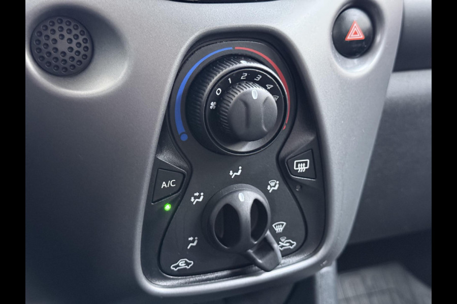 Toyota Aygo 1.0 VVT-i x-play VAN: 15.900,- VOOR: 13.877,- UW WKVOORDEEL: 2.023,- | AUTOMAAT | APPLE CARPLAY / ANDROID AUTO | CAMERA | AIRCO | ONDERHOUD UITGEVOERD | DIRECT LEVERBAAR |