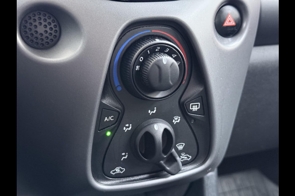 Toyota Aygo 1.0 VVT-i x-play VAN: 15.900,- VOOR: 13.877,- UW WKVOORDEEL: 2.023,- | AUTOMAAT | APPLE CARPLAY / ANDROID AUTO | CAMERA | AIRCO | ONDERHOUD UITGEVOERD | DIRECT LEVERBAAR |