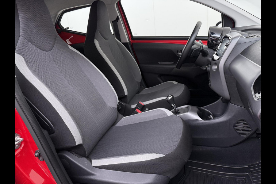Toyota Aygo 1.0 VVT-i x-play VAN: 15.900,- VOOR: 13.877,- UW WKVOORDEEL: 2.023,- | AUTOMAAT | APPLE CARPLAY / ANDROID AUTO | CAMERA | AIRCO | ONDERHOUD UITGEVOERD | DIRECT LEVERBAAR |