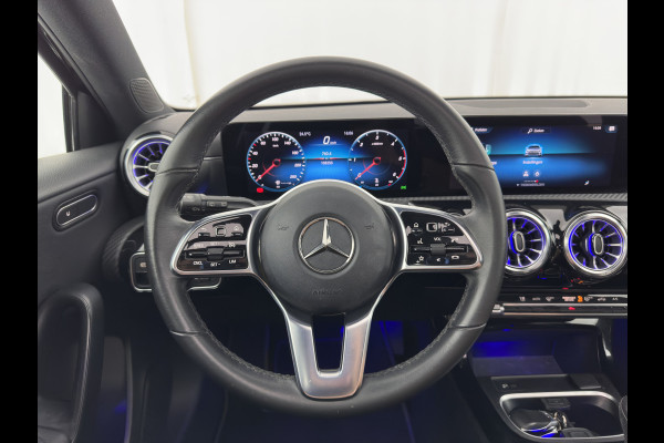 Mercedes-Benz A-Klasse 180 d Advantage (INCL-BTW) *PANO | LEATHER-FABRIC | WIDE-DIGICOCKPIT | AMBIENT-LIGHT | FULL-LED | SURROUND-VIEW | NAVI-FULLMAP | CARBON-INLAY | HEATED-SPORTSEATS | 17''ALU*